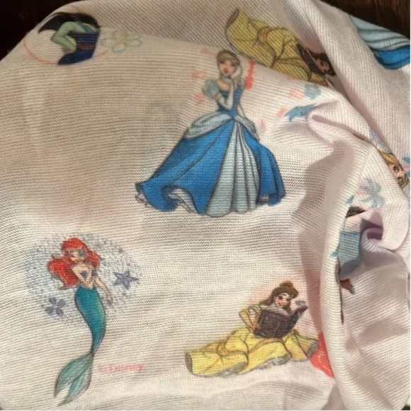 NEW Girls Disney Princess All-Over Print Lightweight Neck Gaiter Wrap - Picture 5 of 10
